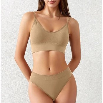 طقم حمالة صدر وسروال داخلي نسائي بدون درزات باللون البيج