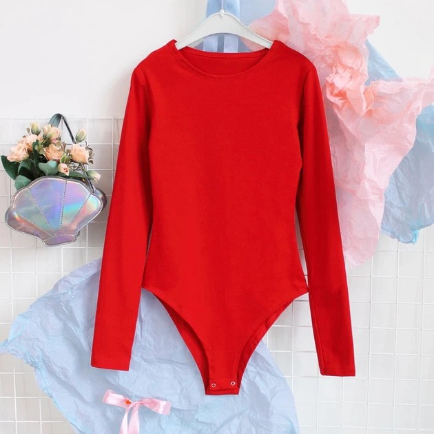 Body rouge femme à manches longues – accent stylé pour votre look