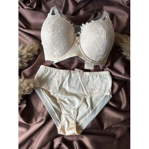 Weiyesi Bra and Panty Set in Beige