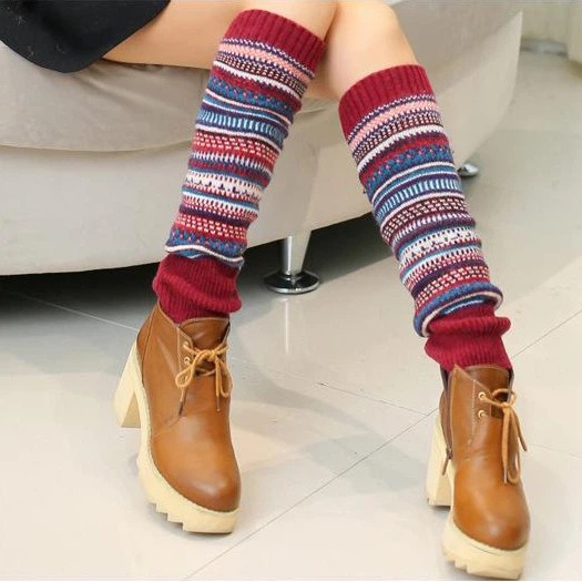 Chaussettes d'Hiver Bordeaux avec Motifs Ethniques - Douceur Quotidienne