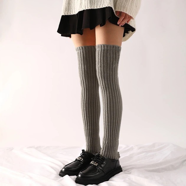 Chaussettes hautes grises en acrylique – confort et style