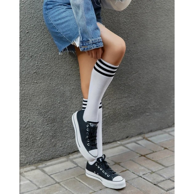 Гольфы MK SOCKS белого цвета с черными полосками — стильный аксессуар