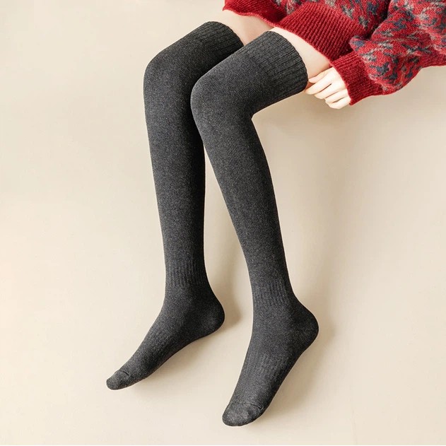 Winterliche graue Socken — Komfort und Wärme für Ihre Füße