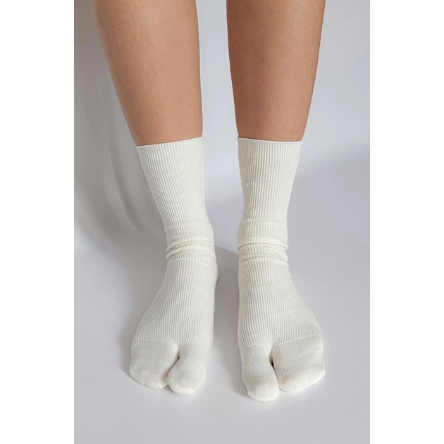 Calcetines Tabí Kimono Apmi en color blanco - estilo y comodidad