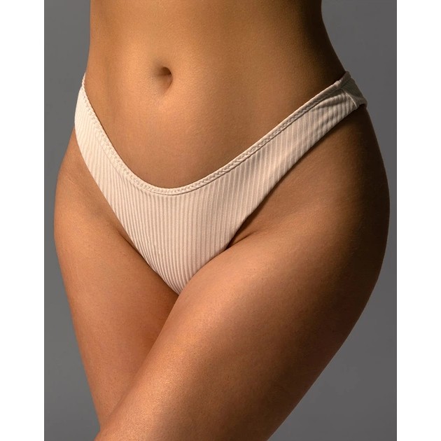 Damen Tangas in Creme — Stil und Komfort