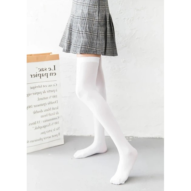 Chaussettes hautes blanches pour femmes - Élégance et confort