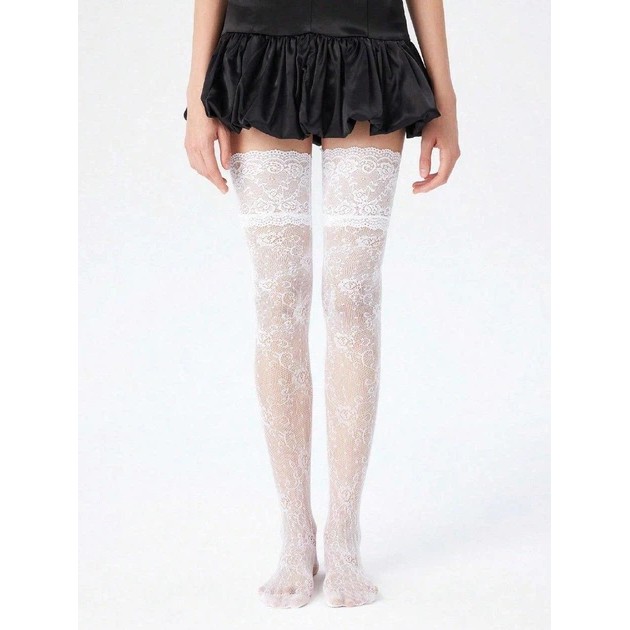 Damen Spitzenstrümpfe über dem Knie in Weiß — Eleganter Akzent