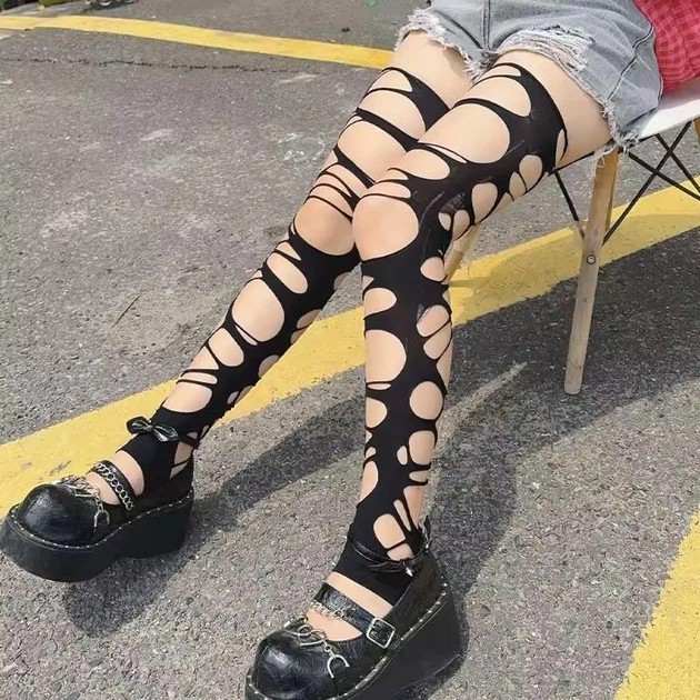 Set von Rissigen Kniestrümpfen — Stilvolles Statement für Ihr Outfit