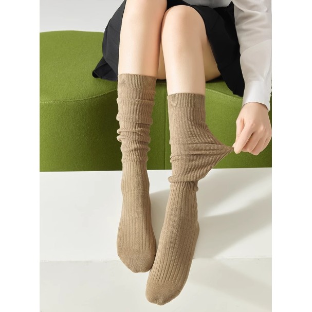Lange beige Kniestrümpfe — Stil und Komfort