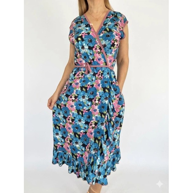 Damen Wickelkleid in Himmelblau — Komfort an heißen Tagen