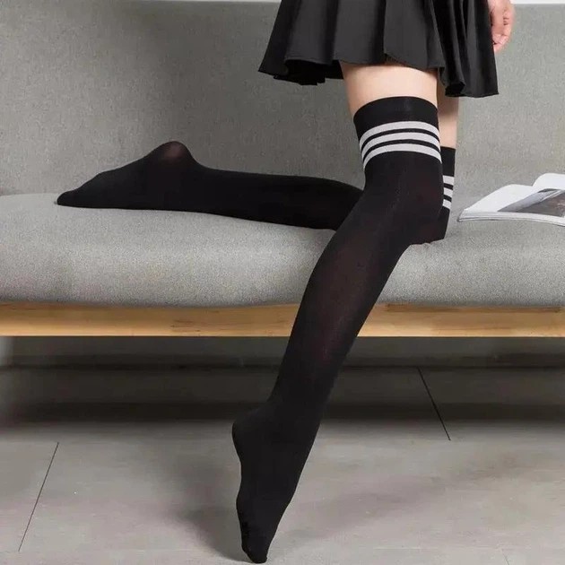Chaussettes Hautes Noires pour Femmes avec Rayures Blanches