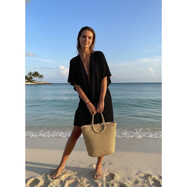 Schwarze Tunika als Strandüberwurf für Frauen