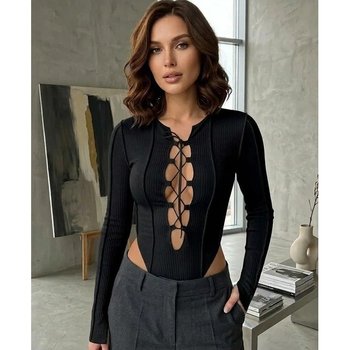 Body de mujer negro con detalle de cordones